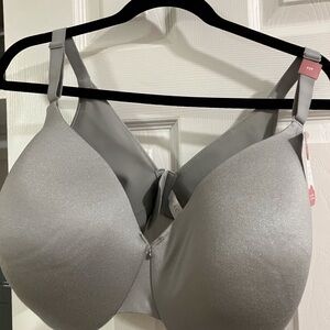 NEW WITH TAGS - Size 42F Cacique Bra - Invisible Backsmoother Collection